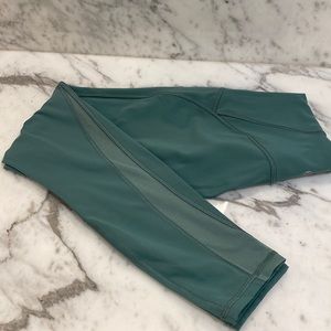Lululemon Legging Sage Green 6 like new!